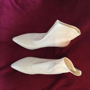 Soggy Soho white boot